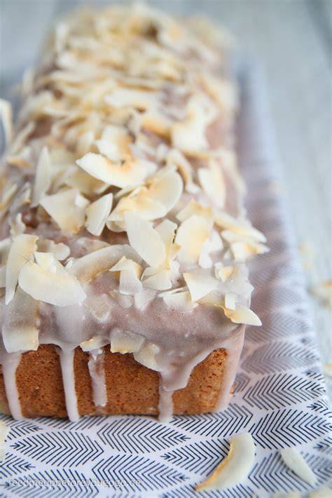 Mehrschicht-Honig-Ingwer-Kuchen mit Kokoschips