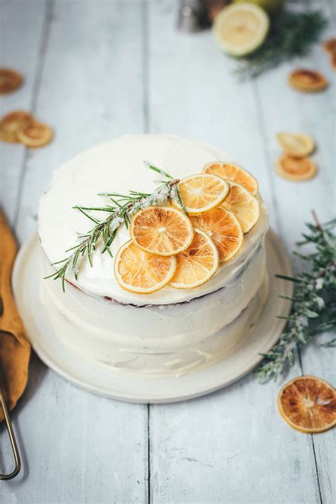 Mehrstöckige Gin Tonic Torte im Naked Cake Stil, mit kandierten Zitronen