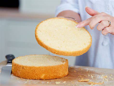 Mehrstöckige Tortenböden backen und schneiden