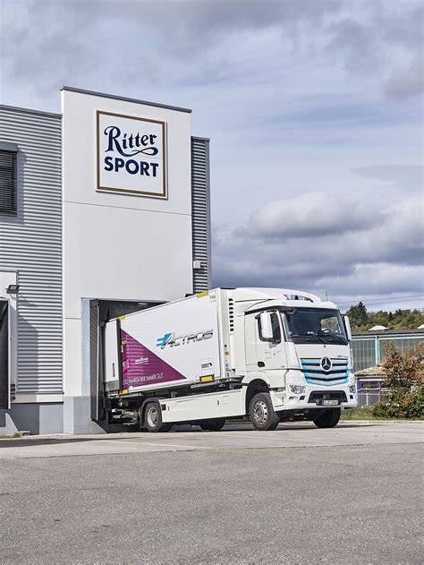 Mercedes eActros vor Ritter Sport Lager