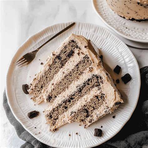 Meringue-Schichten und Kaffee-Buttercreme