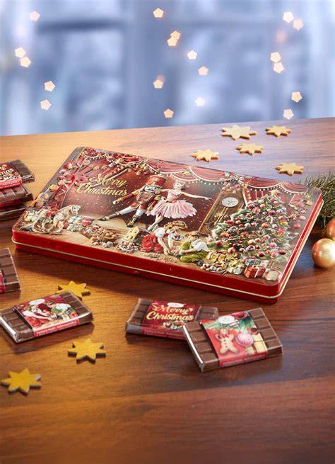 Metall-Schmuckdose „Weihnachtsmärchen“ in Tannenbaumform mit Prägung