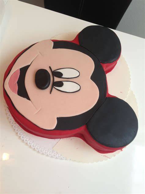 Mickey Maus Torte mit Erdbeerquarkcreme und Schokosahne
