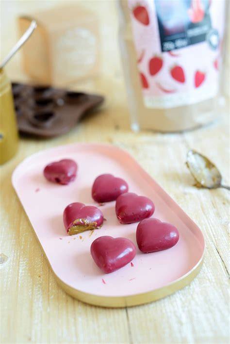 Milch Pralinen Creme angerichtet in Gläschen und als Pralinen