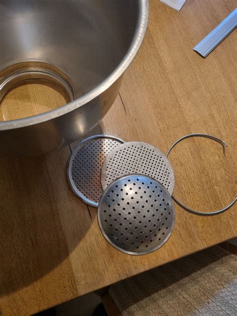 Milch- und Zuckerspender im Einsatz - Hotelbuffet & Business-Lounge