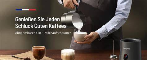 Milchaufschäumer mit heißem Kakao