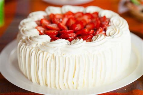 Milchmädchen-Torte mit kreativer Dekoration