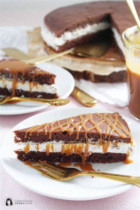 Milchschnitten-Torte mit Salzkaramell-Kern