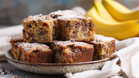 Milka Bananenkuchen vom Blech mit frischen Bananen und Schokostücken