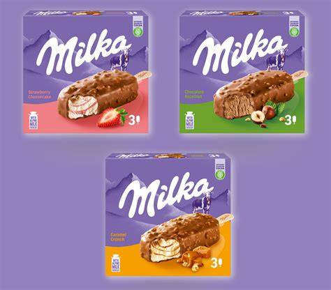 Milka Eis im Becher mit Erdbeer-Käsekuchen-Stückchen