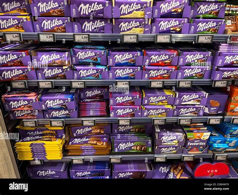 Milka Schokoladenregal im Supermarkt