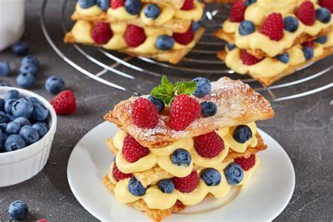 Mille-feuille Schichten mit Puddingcreme