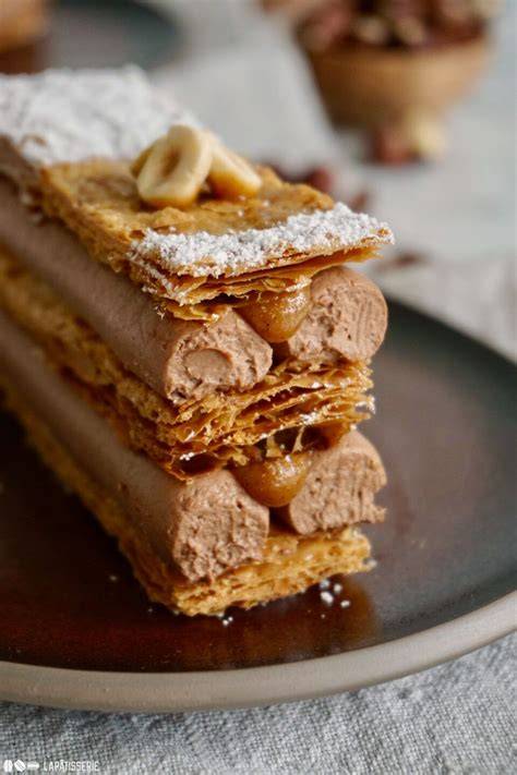 Millefeuille mit Schokolade und Puderzucker