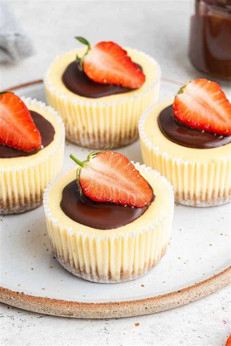 Mini Dessert Platte mit Tartelettes, Cheesecakes und Brownie Bites