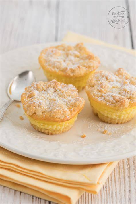 Mini Käsekuchen Muffins mit frischen Beeren