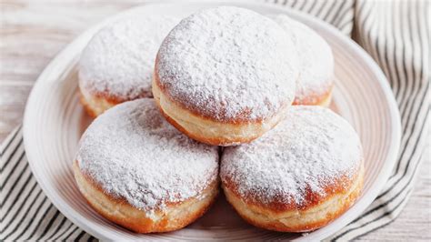 Mini Kreppel mit weißer Zuckerglasur, bunt bestreut