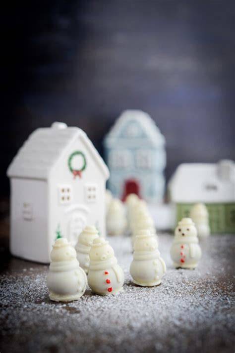 Mini Schneemann Pralinen am Tannenbaum