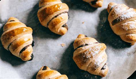 Mini Schoko-Croissants frisch aus dem Ofen