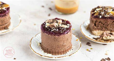 Mini Törtchen mit Schokosahne und Beeren