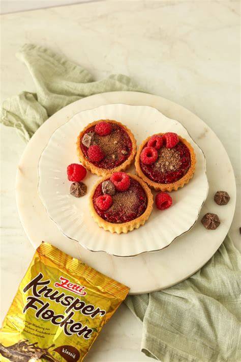 Mini Tartelettes mit Schokoladenganache, Himbeeren und Minze