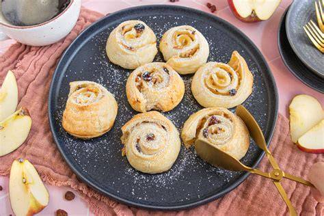 Mini-Croissants mit Blätterteig und süßer Füllung