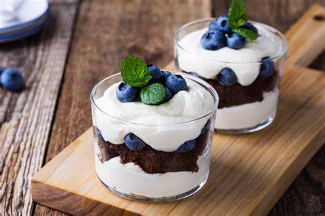 Mini-Käsekuchen mit Blaubeeren im Glas