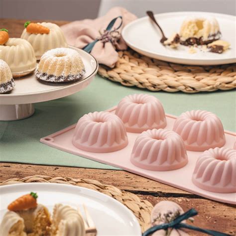 Mini-Prinzessinnentörtchen in Silikon-Halbkugelformen
