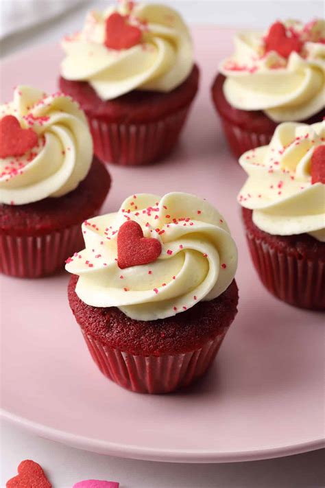 Mini-Red-Velvet-Cupcakes in Herzform