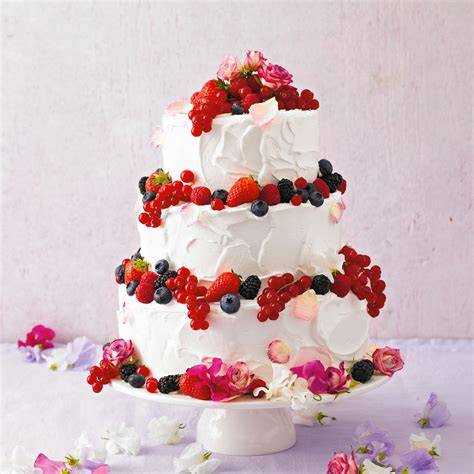 Mini-Torte, gefüllt und verziert mit Buttercreme