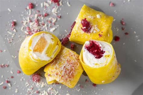 Mini-Weihnachtstörtchen mit fruchtigen und nussigen Füllungen