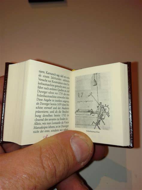 Miniaturbuch mit Goldfolie und Band