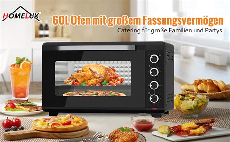 Minibackofen auf Küchentheke mit Kuchenform und Messbechern