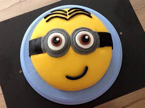 Minion Torte komplett dekoriert