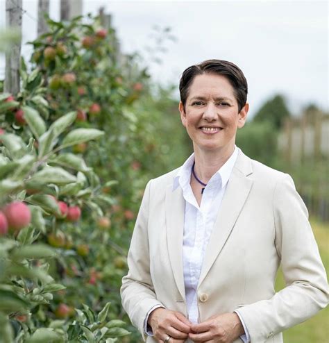 Ministerin Silke Gorißen in der Nobis-Backstube
