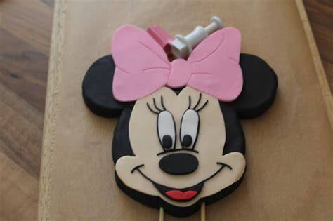 Minnie Mouse Schablone als Vorlage für Fondant-Deko