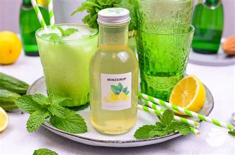 Minzblätter und Minzsirup