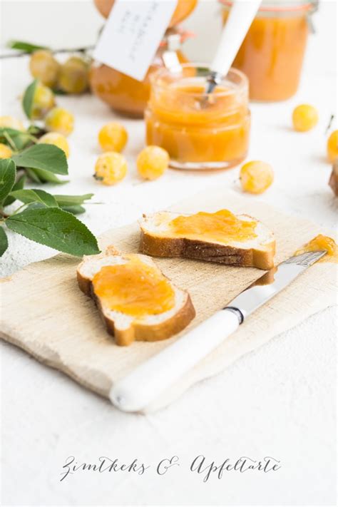 Mirabellen Marmelade mit Likör auf Brot