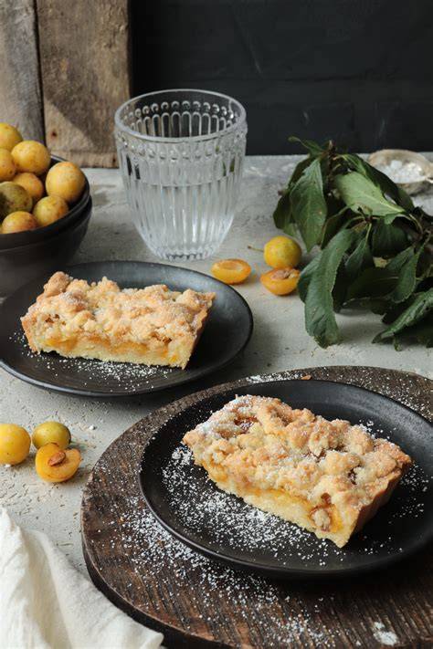 Mirabellentarte mit glänzender Glasur