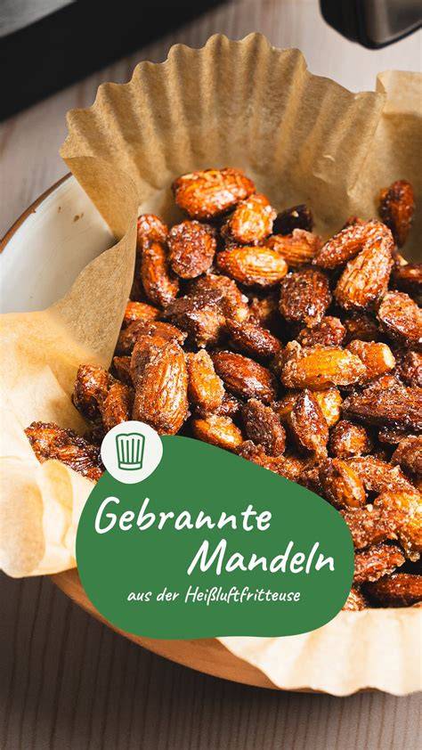 Mischung von Mandeln, Zucker und Rosenwasser im Herstellungsprozess