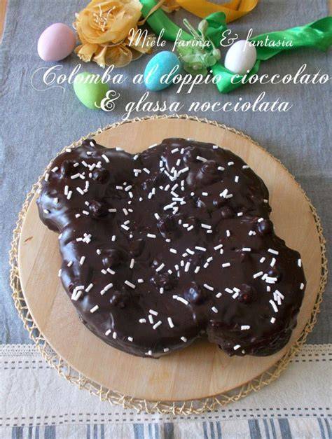 Mit Haselnussglasur bestrichene Nougat-Bomben