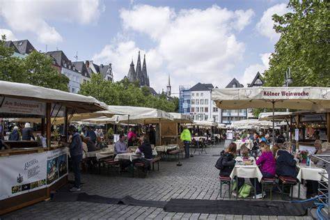 Mittelalterliches Waffelbacken und Straßenfeste