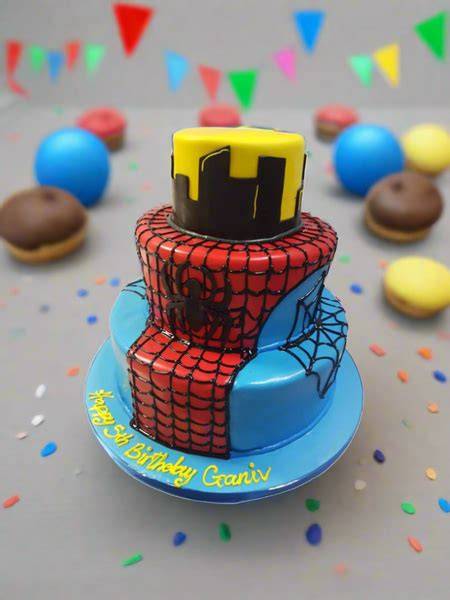 Modellierter Spiderman aus Fondant auf Backpapier