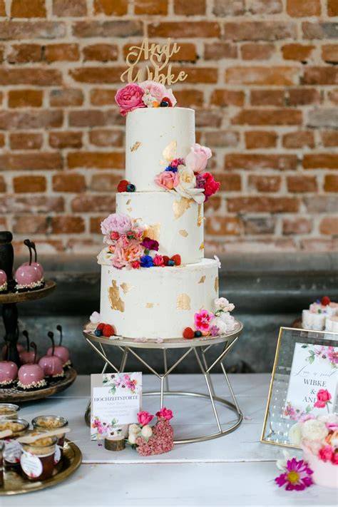 Moderne, klassische und extravagante Hochzeitstorte als Inspiration