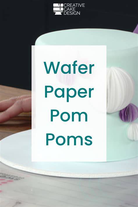 Moderne Torte mit Wafer Paper Pom Poms