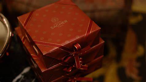 Modernes Hotel Sacher mit Online-Shop, Versand weltweit