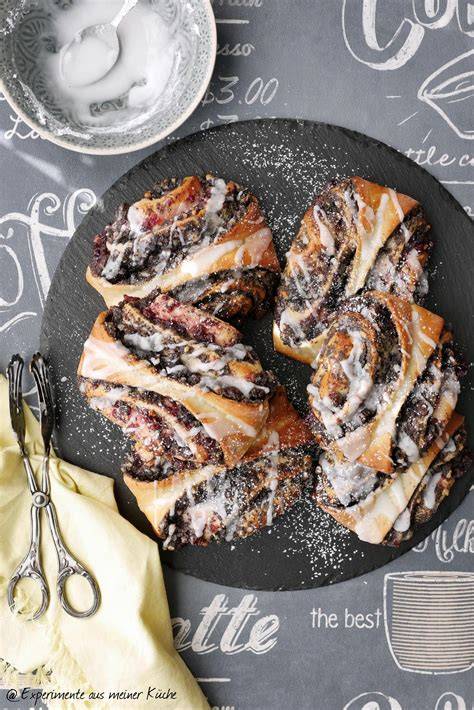 Mohn und Marzipan auf Blätterteig