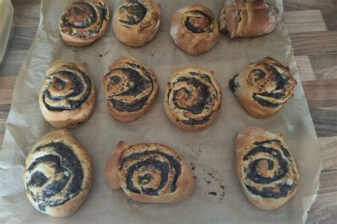 Mohn-Marzipan-Schnecken - Serviervorschlag