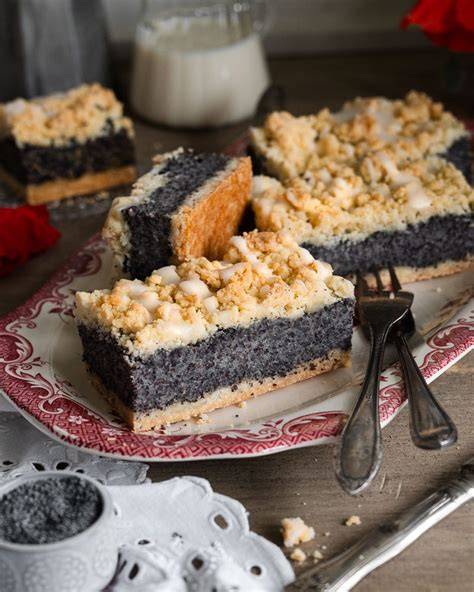 Mohnkuchen im Backofen mit Streuseln