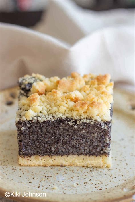Mohnkuchen vom Backblech mit Puddingschicht und Streuseln