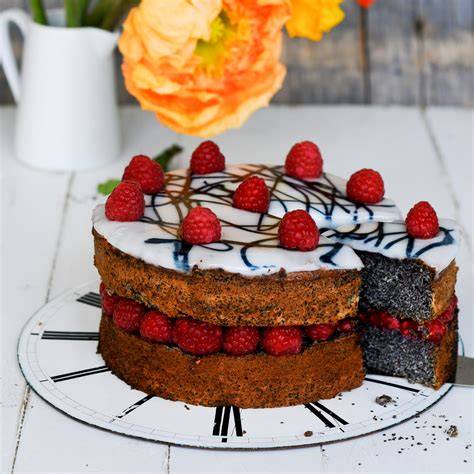 Mohntorte geschichtet mit Himbeeren
